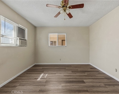 572 N 6th Street - Photo Thumbnail 5