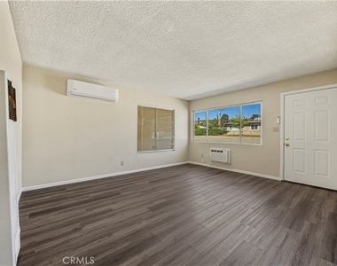 572 N 6th Street - Photo Thumbnail 1