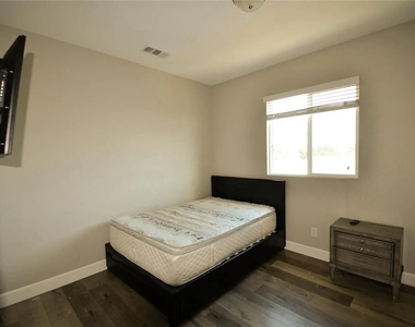 134 E 104th - Photo Thumbnail 18