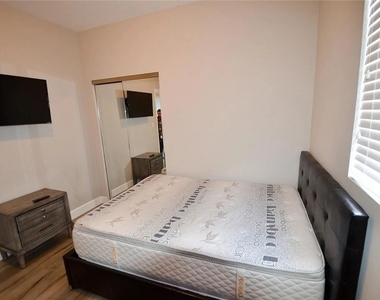 134 E 104th - Photo Thumbnail 14