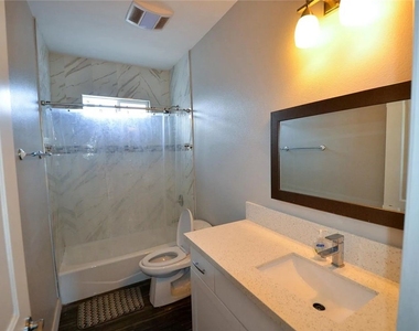 134 E 104th - Photo Thumbnail 17