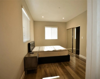 134 E 104th - Photo Thumbnail 7