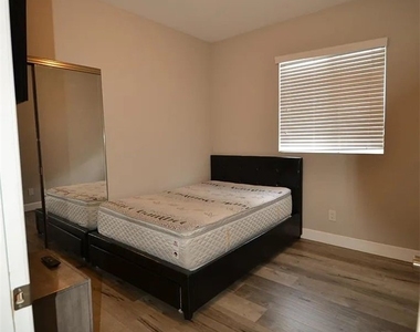 134 E 104th - Photo Thumbnail 16