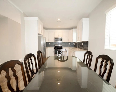 134 E 104th - Photo Thumbnail 4
