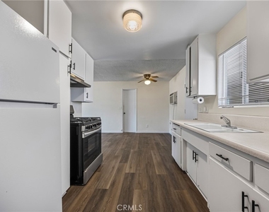 574 N 6th Street - Photo Thumbnail 23