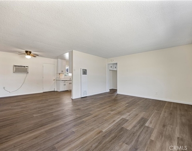 574 N 6th Street - Photo Thumbnail 16