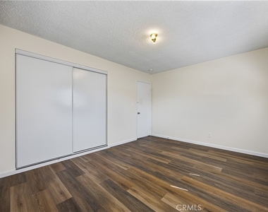 574 N 6th Street - Photo Thumbnail 9
