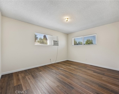 574 N 6th Street - Photo Thumbnail 7