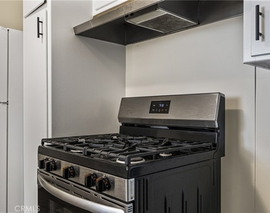 574 N 6th Street - Photo Thumbnail 24