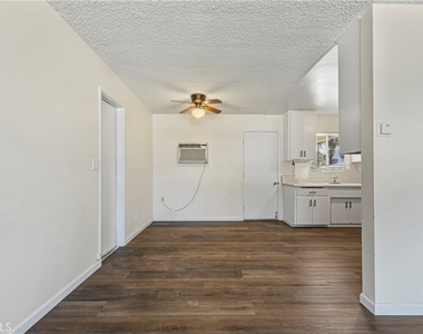 574 N 6th Street - Photo Thumbnail 17
