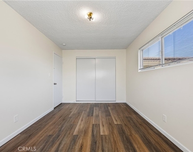 574 N 6th Street - Photo Thumbnail 6