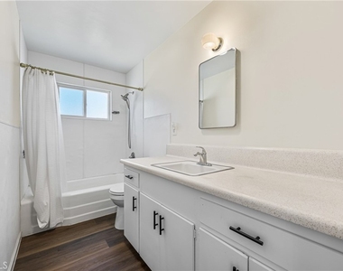 574 N 6th Street - Photo Thumbnail 11