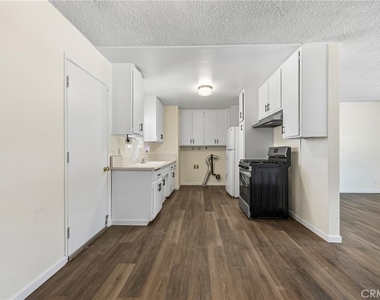 574 N 6th Street - Photo Thumbnail 19