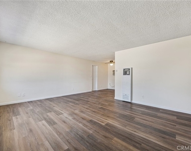 574 N 6th Street - Photo Thumbnail 14