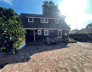 9215 Gunn - Photo Thumbnail 1