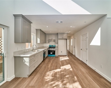 3259 Evelyn - Photo Thumbnail 2