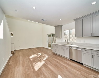 3259 Evelyn - Photo Thumbnail 7