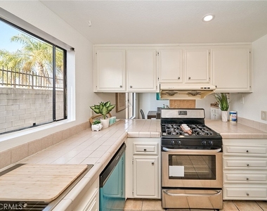 1417 S Marguerita - Photo Thumbnail 10
