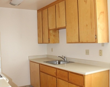 5619 Madison Ave - Photo Thumbnail 10