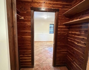 556 Liberty St - Photo Thumbnail 5