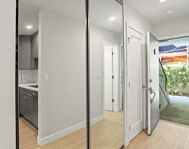 3314 S Mentone Avenue - Photo Thumbnail 7
