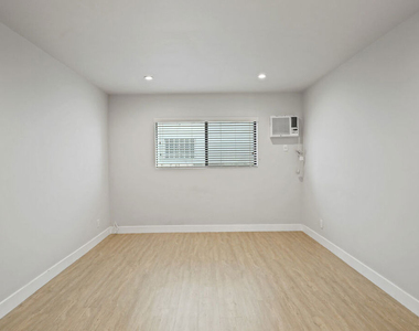 3314 S Mentone Avenue - Photo Thumbnail 6