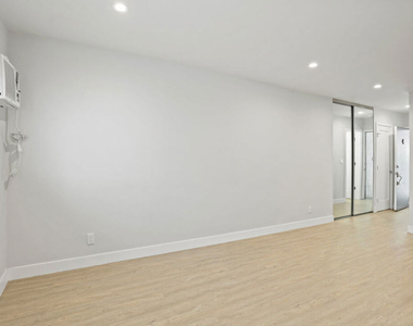 3314 S Mentone Avenue - Photo Thumbnail 3
