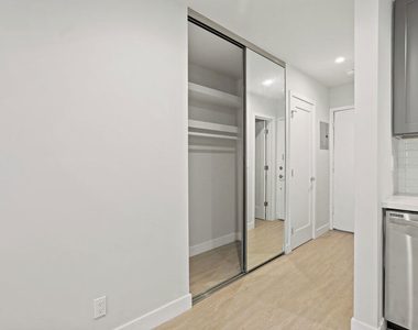 3314 S Mentone Avenue - Photo Thumbnail 10