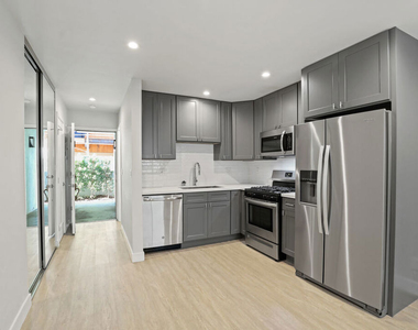 3314 S Mentone Avenue - Photo Thumbnail 5