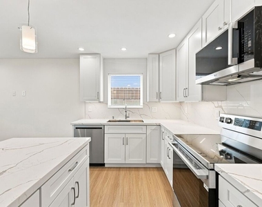 20212 W Gault Street - Photo Thumbnail 8