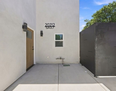 20212 W Gault Street - Photo Thumbnail 2