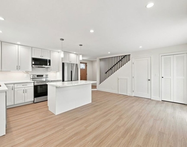 20212 W Gault Street - Photo Thumbnail 6
