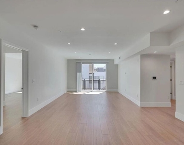 14419 Riverside Drive - Photo Thumbnail 14