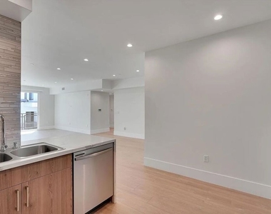 14419 Riverside Drive - Photo Thumbnail 2