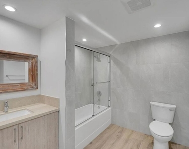 14419 Riverside Drive - Photo Thumbnail 6