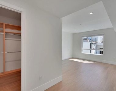 14419 Riverside Drive - Photo Thumbnail 8