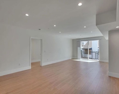 14419 Riverside Drive - Photo Thumbnail 5