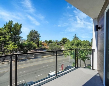 14419 Riverside Drive - Photo Thumbnail 9