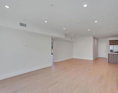 14419 Riverside Drive - Photo Thumbnail 3