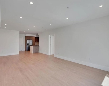 14419 Riverside Drive - Photo Thumbnail 13