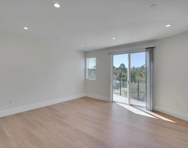 14419 Riverside Drive - Photo Thumbnail 11