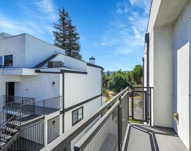 14419 Riverside Drive - Photo Thumbnail 24