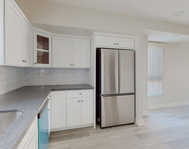 307 Rosemont Avenue - Photo Thumbnail 4