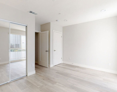 307 Rosemont Avenue - Photo Thumbnail 16