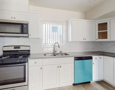 307 Rosemont Avenue - Photo Thumbnail 2