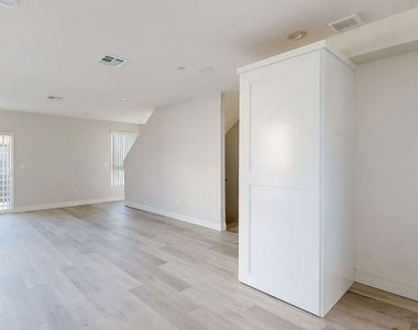 307 Rosemont Avenue - Photo Thumbnail 17