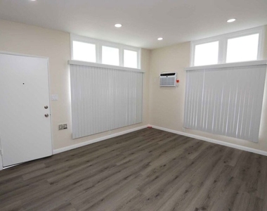 1805 Silver Lake Boulevard - Photo Thumbnail 7