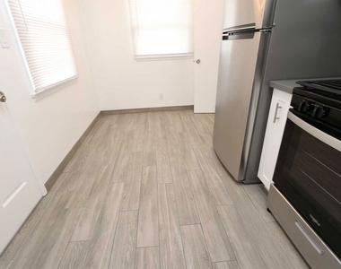1805 Silver Lake Boulevard - Photo Thumbnail 14