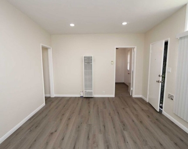 1805 Silver Lake Boulevard - Photo Thumbnail 8