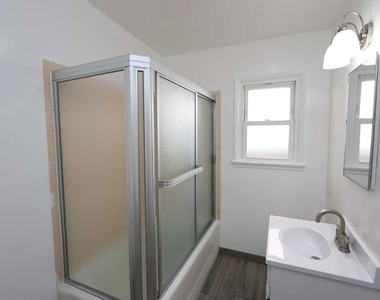 1805 Silver Lake Boulevard - Photo Thumbnail 10